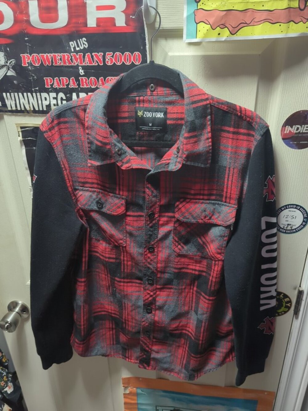 Zoo York sweater button down shirt Size Medium in red and black checked plaid